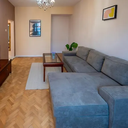 Apartment Spacious 1bdr Near city Center