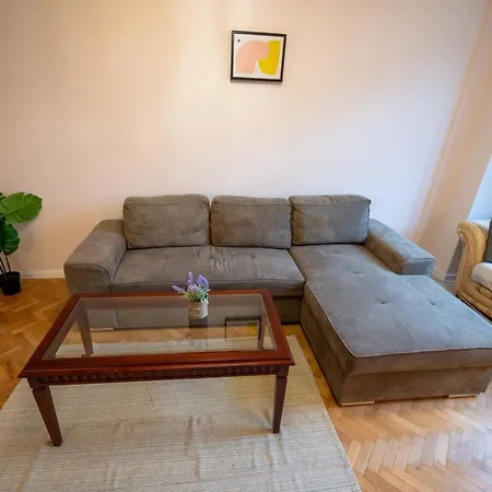 Spacious 1bdr Near city Center Appartamento *